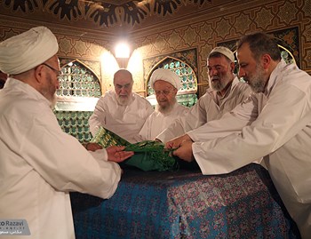 افتخار تشرف و حضور استاد تقوی در آیین غبارروبی روضه منوره رضوی